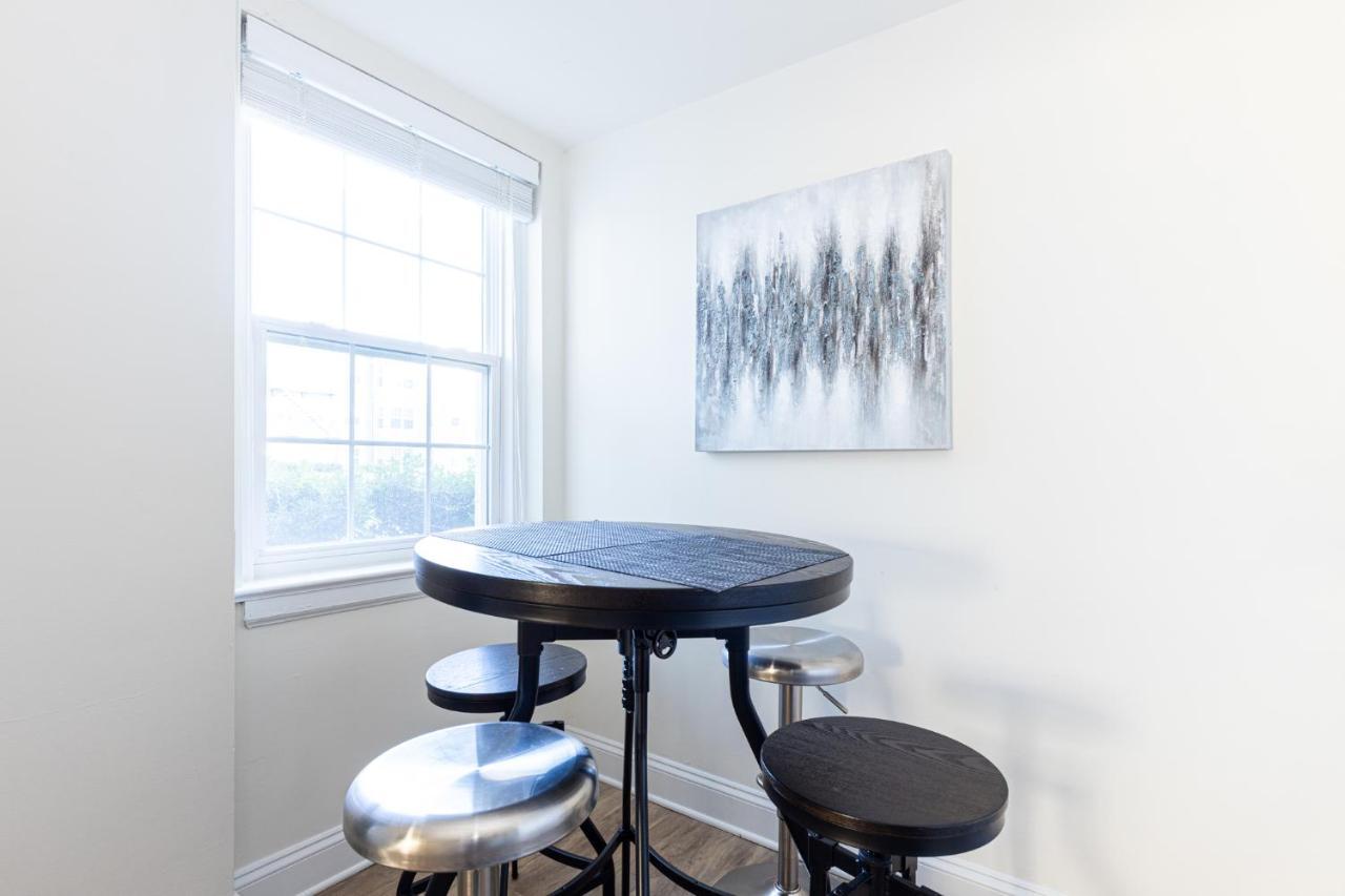 Carytown Living With *Pool And Gym* Leilighet Richmond Eksteriør bilde